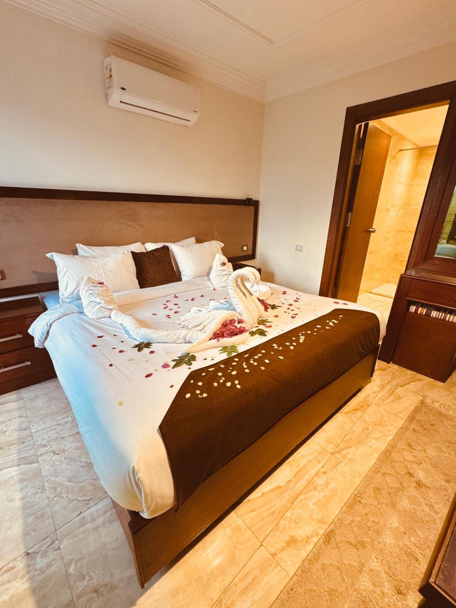 Flower Pyramids Inn Kafrat al Jabal Exterior photo